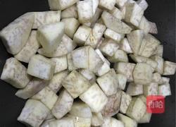 番鸭焖香芋的做法图解3