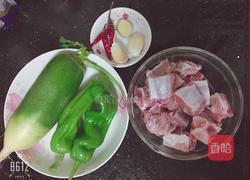 蒜香青萝卜焖排骨的做法图解1