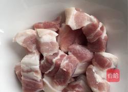 白萝卜炖五花的做法图解1