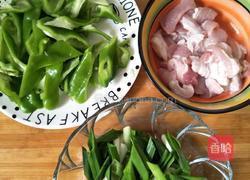 青椒回锅肉的做法图解1