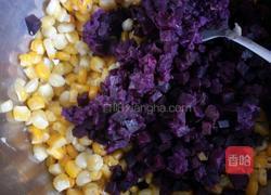 紫薯玉米饼的做法图解2
