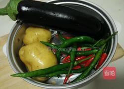 炝炒茄子的做法图解1