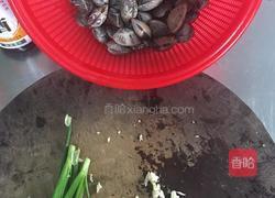 蒜蓉剁椒花甲的做法图解1