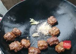 白菜粉条炖丸子的做法图解4