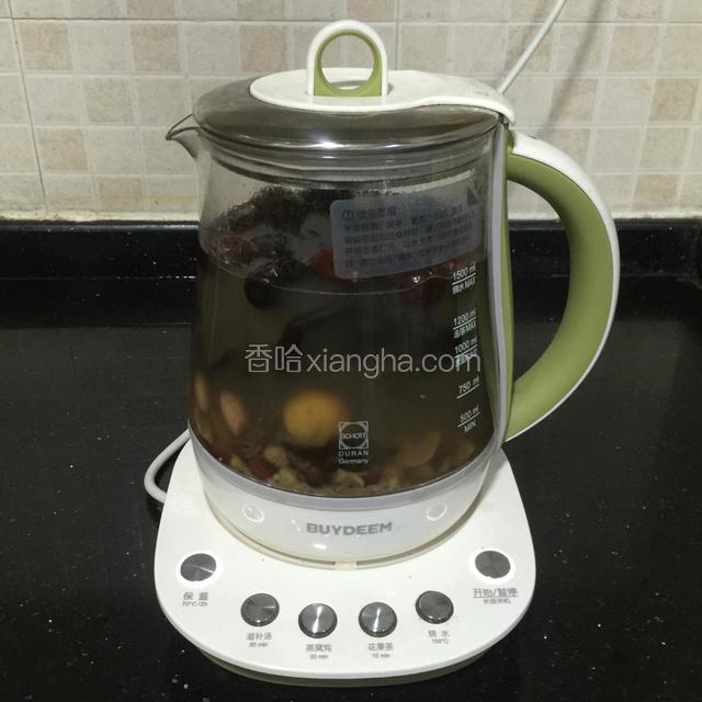 煲煮完毕，可以装碗食用了。
养生壶就是很解放人力。


