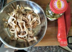 泡椒鸭肠的做法图解1