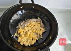 平菇炒蛋的做法图解4