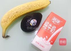 香蕉牛油果奶昔的做法图解1