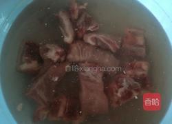 莲藕玉米龙骨汤(电炖锅版)的做法图解1