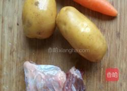 土豆烧牛肉的做法图解1