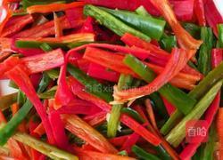 青椒酱香鱿鱼丝的做法图解2