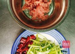 韭黄肉丝的做法图解1