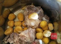 无花果板栗骨头汤的做法图解4