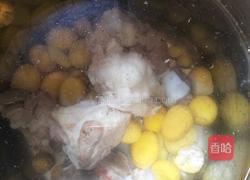 无花果板栗骨头汤的做法图解6