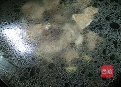 玉米胡萝卜骨头汤的做法图解3