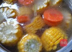 玉米胡萝卜骨头汤的做法图解4