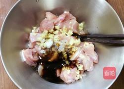 剥皮辣椒蒸鸡的做法图解2