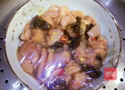 剥皮辣椒蒸鸡的做法图解5