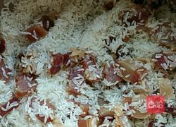 电饭锅腊味煲仔饭的做法图解2