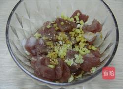 啤酒与烤猪肉串也是一对很搭的情侣的做法图解3