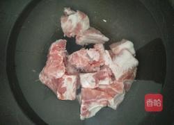 莲藕炖排骨的做法图解2