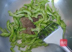 干贝炒苦瓜的做法图解1