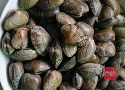 小米辣炒花甲的做法图解1