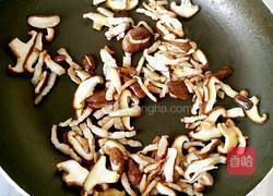 香菇焖面的做法图解7