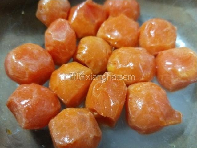 蛋黄用白酒泡十分钟左右