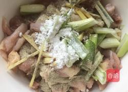 辣子鸡丁的做法图解1