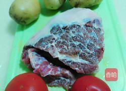土豆炖牛腩的做法图解1