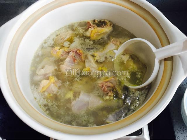 锅开后用烧煮1-2分钟，并网勺撇去浮沫，