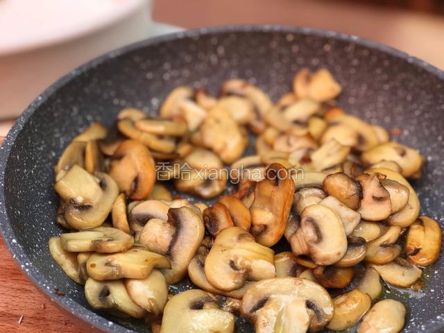 炒好的蘑菇大概是这样
