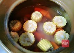 玉米红萝卜猪骨汤的做法图解4