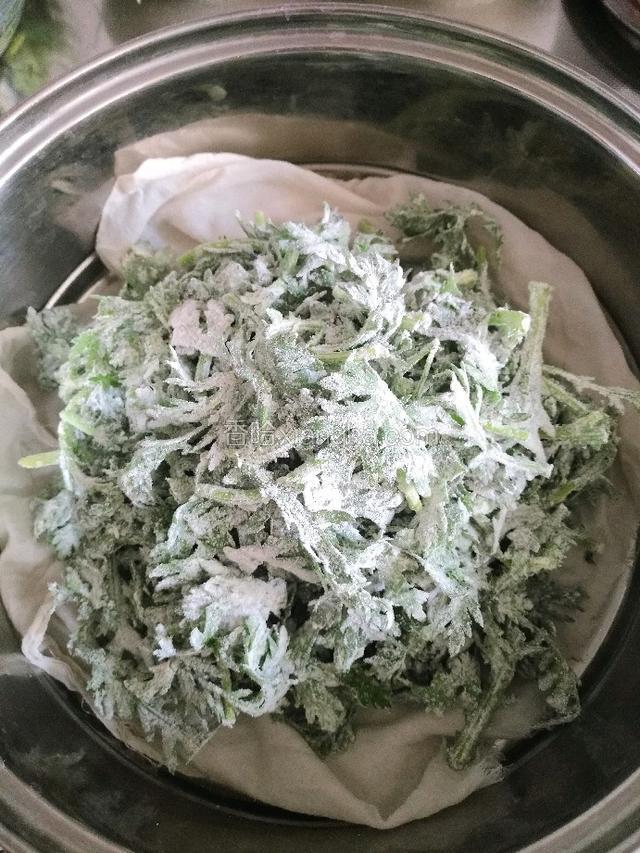 水开后放进蒸锅内中火蒸10分钟