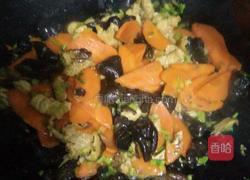 胡萝卜炒肉的做法图解2