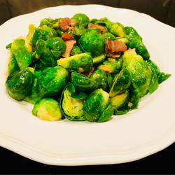 蒜蓉腊肉香炒抱子甘蓝(Brussels Sprouts）的做法[图]