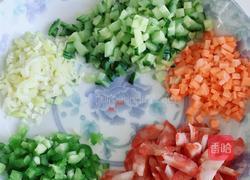 腊肠什锦炒饭的做法图解1