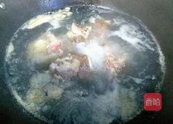 白萝卜炖筒子骨汤的做法图解3