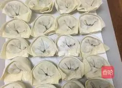 Illustration of how to make dumplings with mushroom, green vegetables and pork stuffing 10