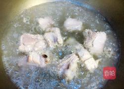 榨菜排骨汤的做法图解3