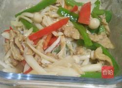 海鲜菇炒肉的做法图解5