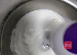戚风蛋糕的做法图解6