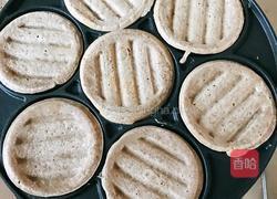 荞麦黑芝麻松饼的做法图解5