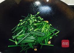 香菇虾米炒韭菜花的做法图解6
