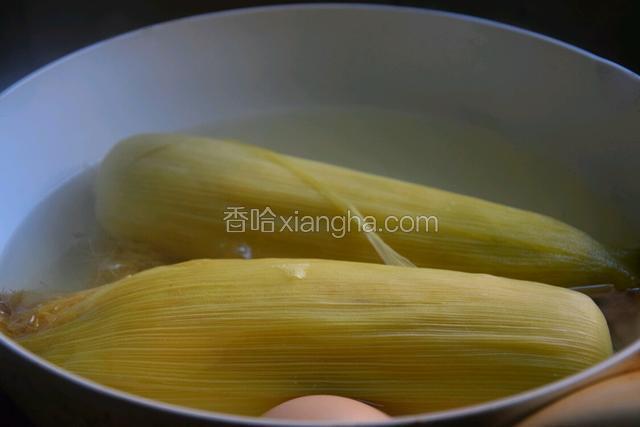 煮好的玉米