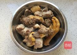 脊骨炖鸡的做法图解1