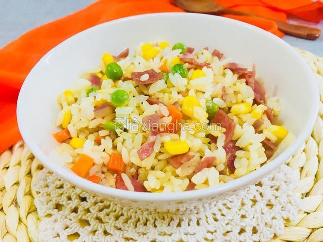 香肠彩蔬炒饭