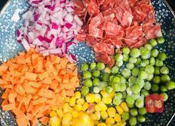 香肠彩蔬炒饭的做法图解4