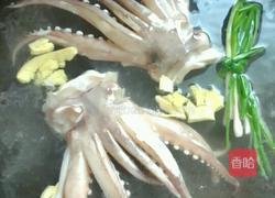白灼大鱿鱼的做法图解3